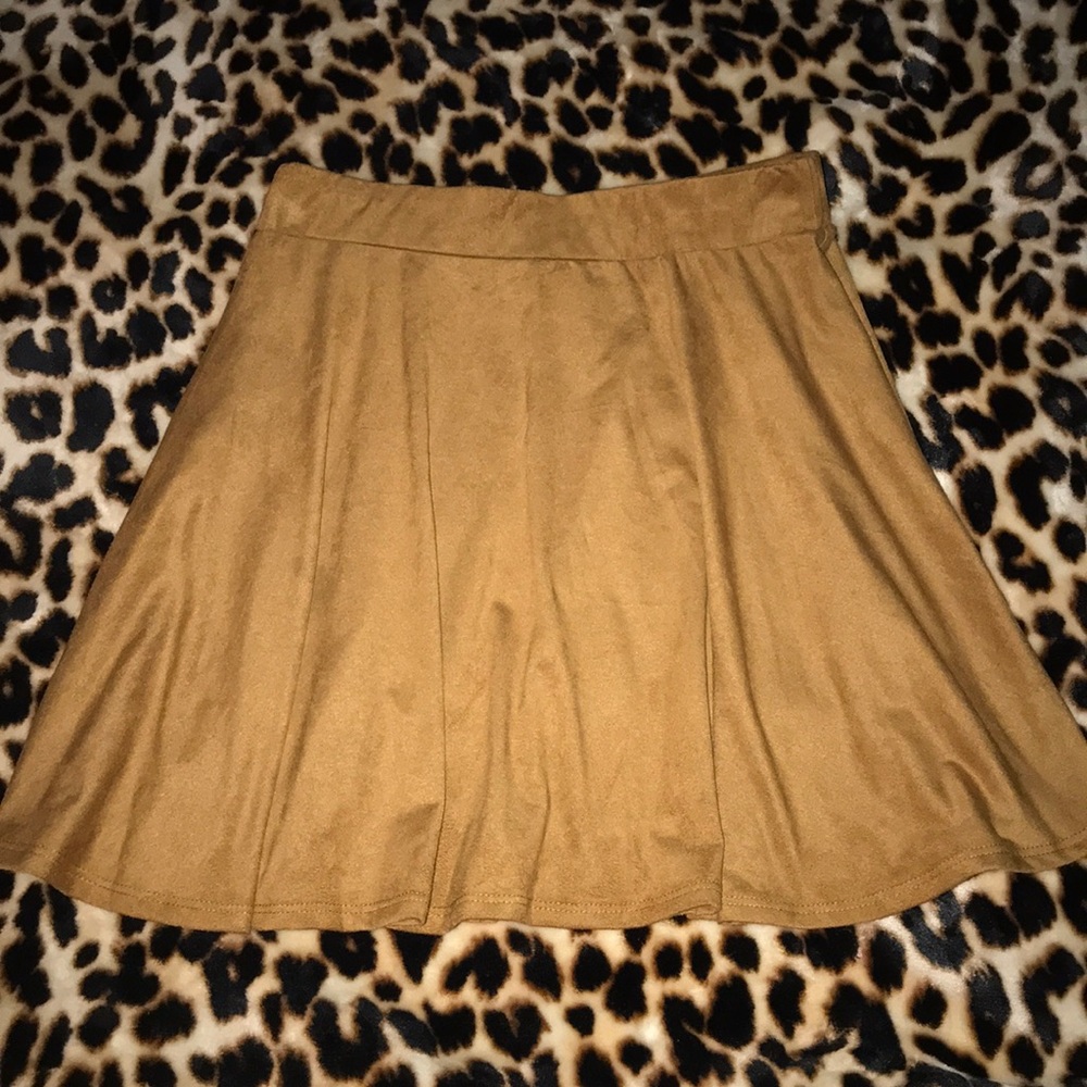 A'GACI size large skirt taupe color NWT